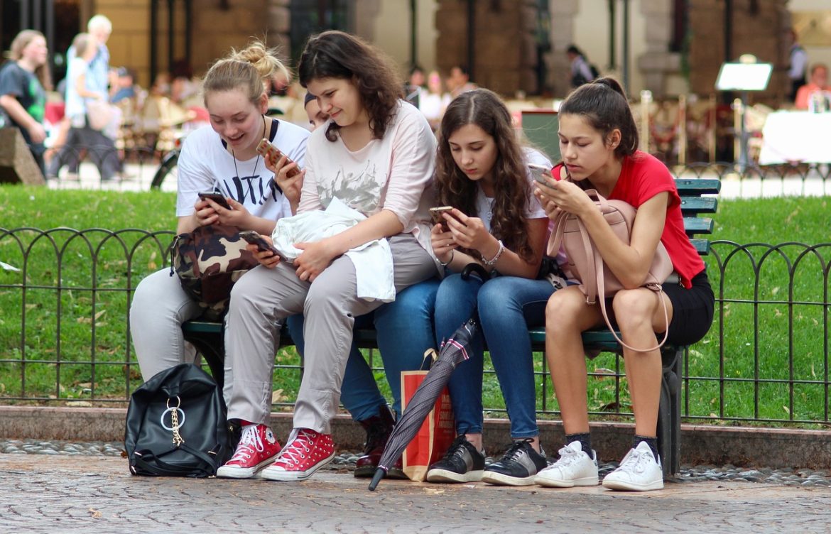 Dlaczego bezpieczeństwo w Internecie jest ważne dla nastolatków?